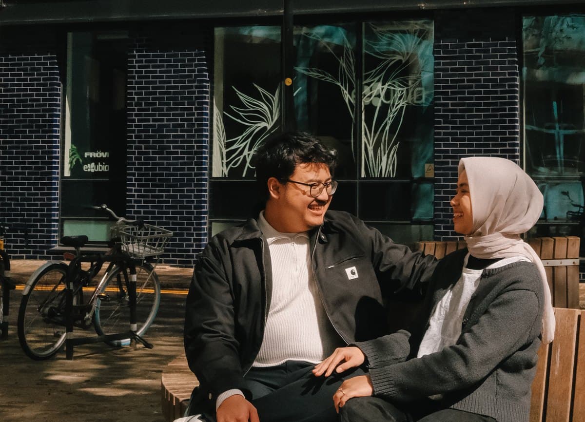 Saffan and Rania seated together